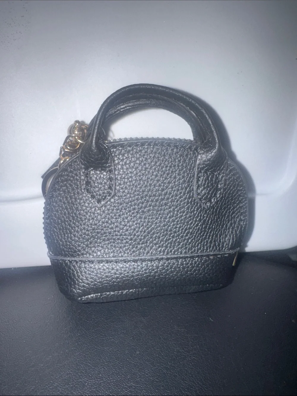 Unbtanded stylish black